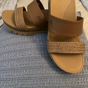 Reef Cushion Vista Higher Sandals size 10